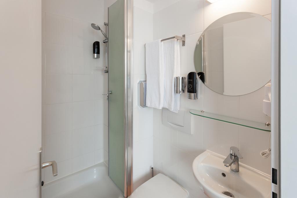 Hotel West Hamburg-Harburg Buitenkant foto