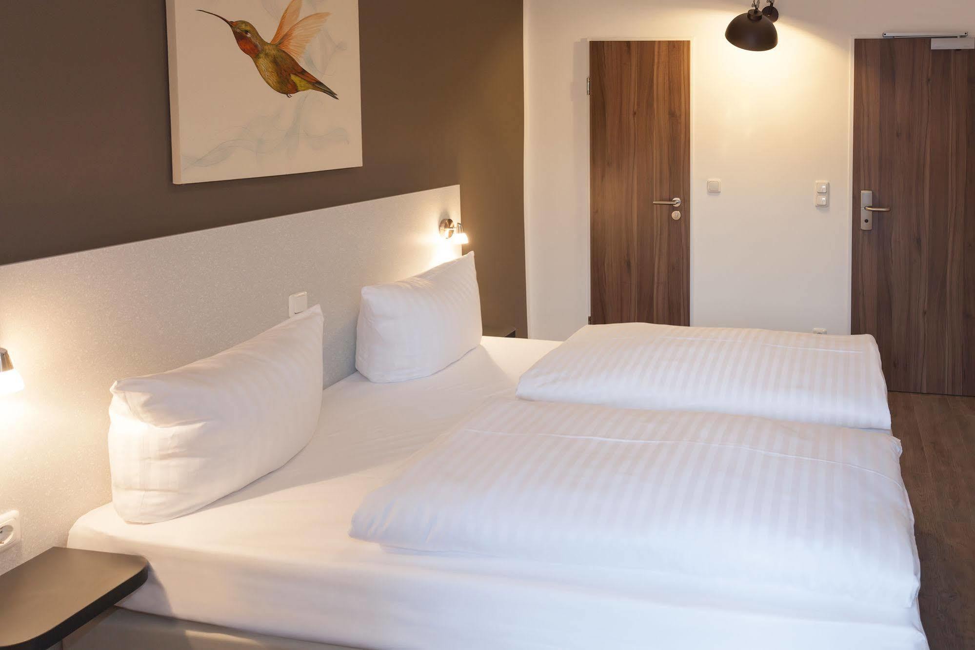 Hotel West Hamburg-Harburg Buitenkant foto